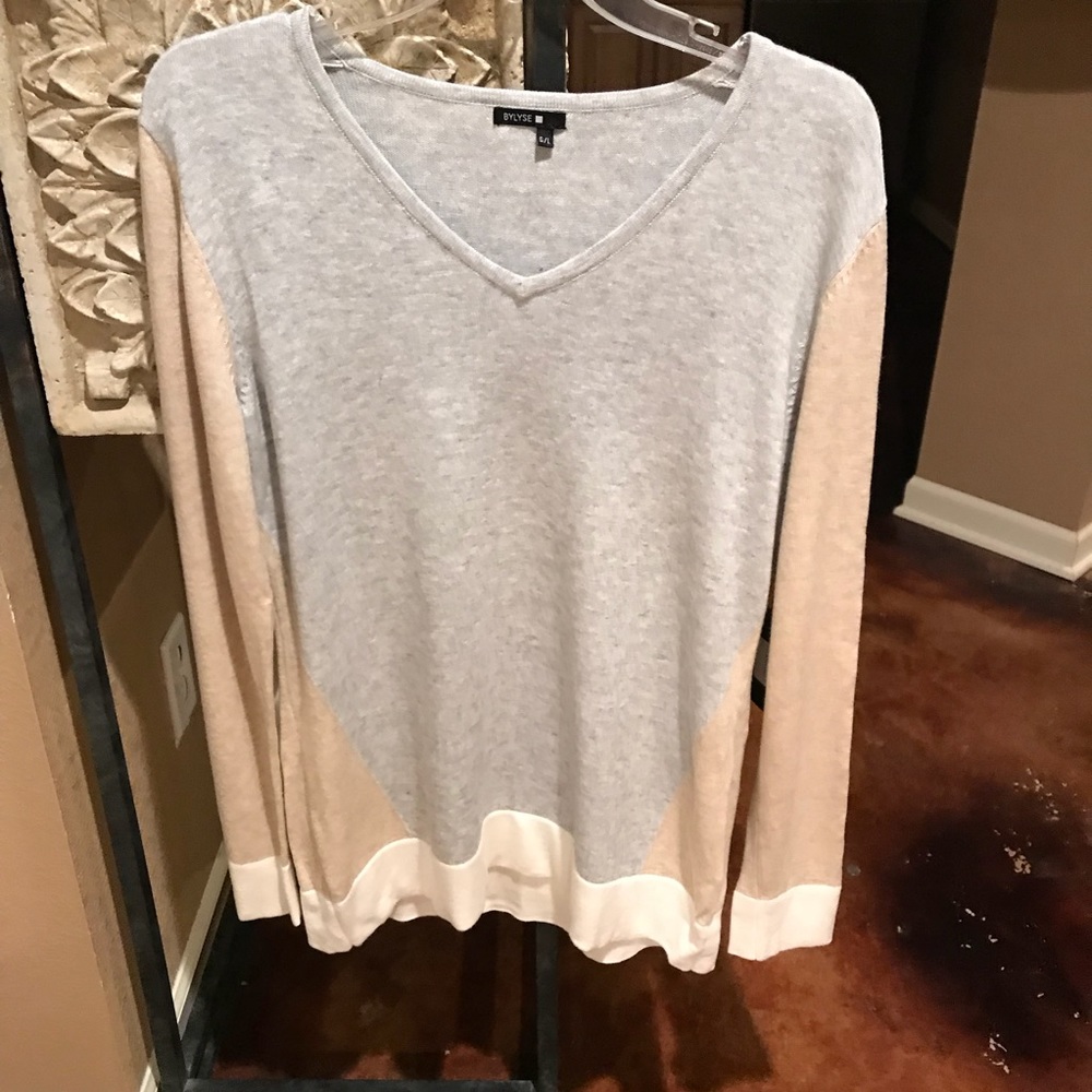 NWT Bylyse boutique Sweater Size